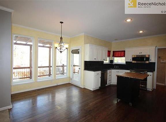 Kitchen, hardwood floors