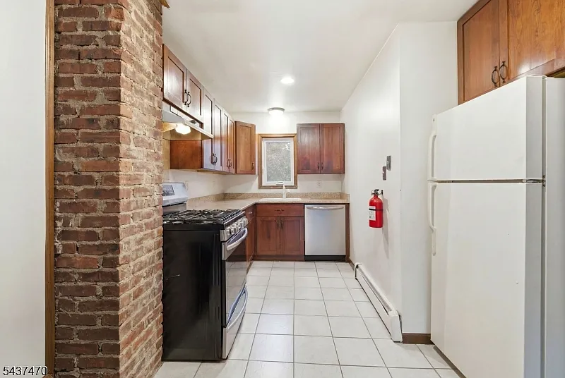 2 bed, 1.0 bath, 1066 sqft, $2,700 — Photo 4