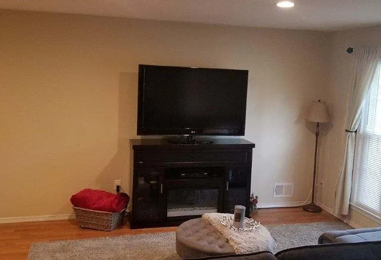 241 Larchwood Ct — Photo 15