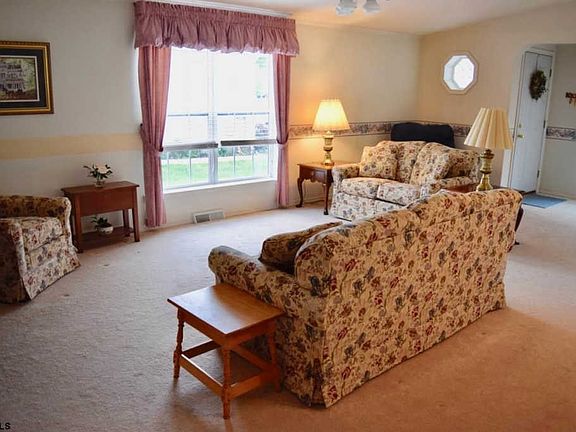 3rd image of 24 Rosewood Ln