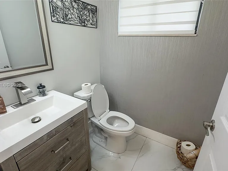 3318 W 106th Ter — Photo 24