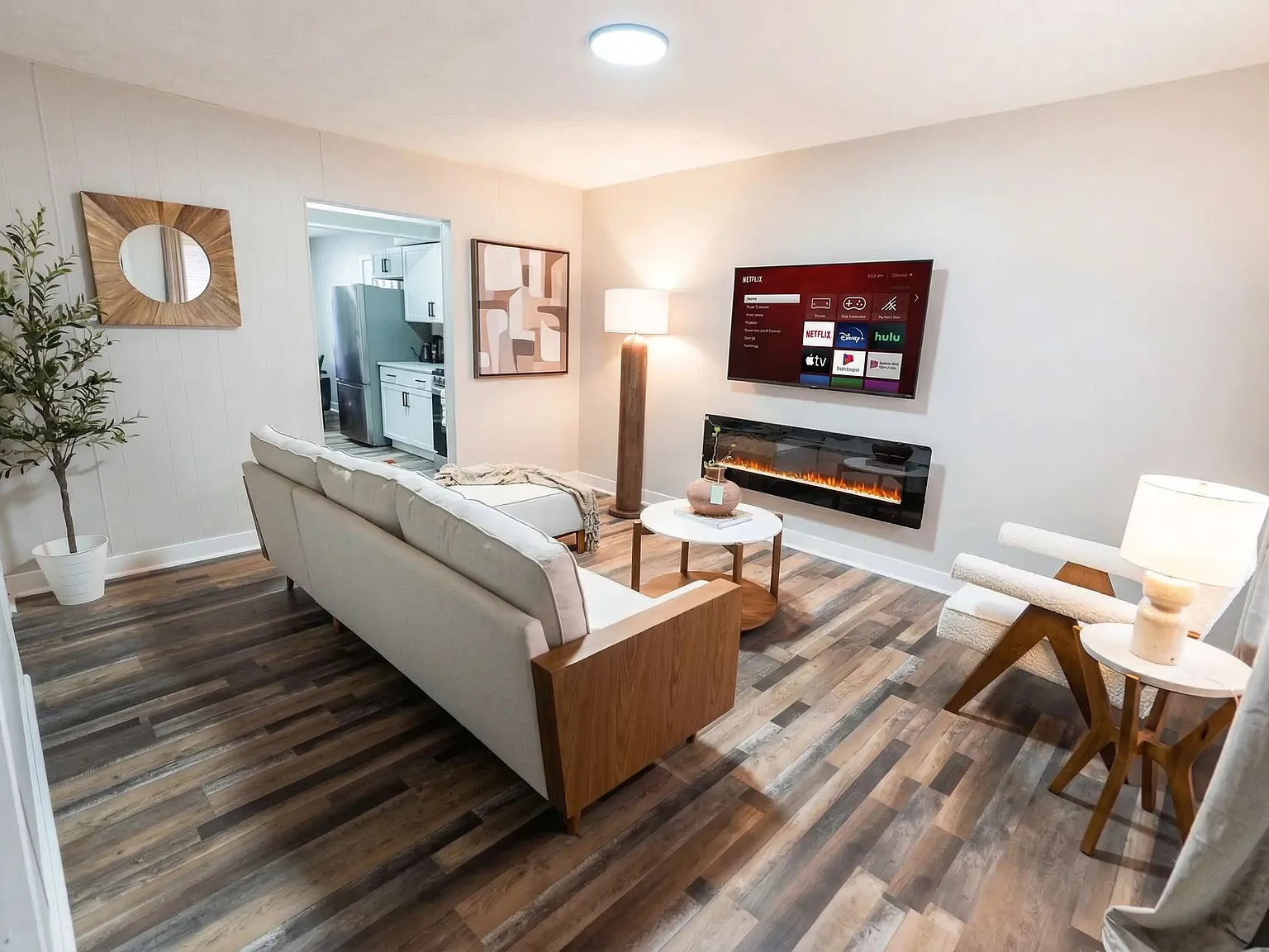 4 bed, 1340 sqft, $8,100 — Photo 1