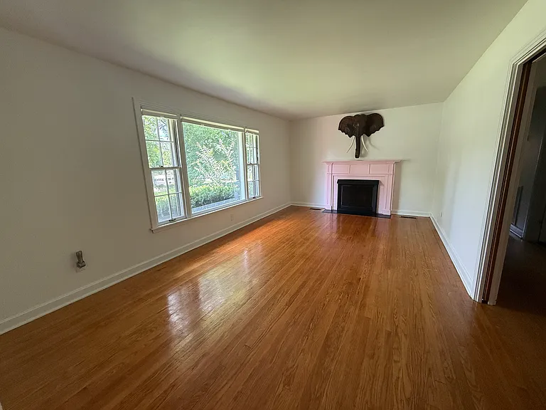 1007 Fowler St — Photo 5