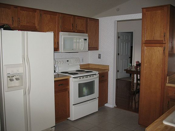 5th image of 996 Sweetbrier Dr