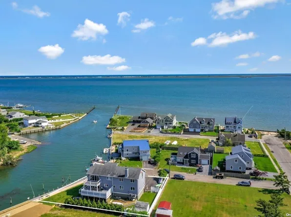 7 Oceanview Place, Center Moriches, NY 11934