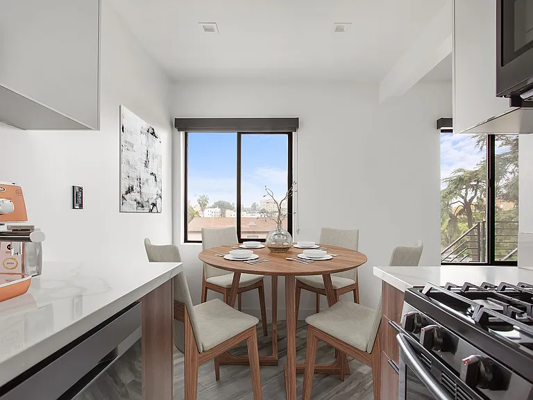 230 S Carondelet St — Photo 2