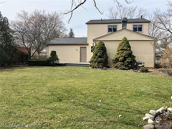 2nd image of 9148 Oakcliffe Dr