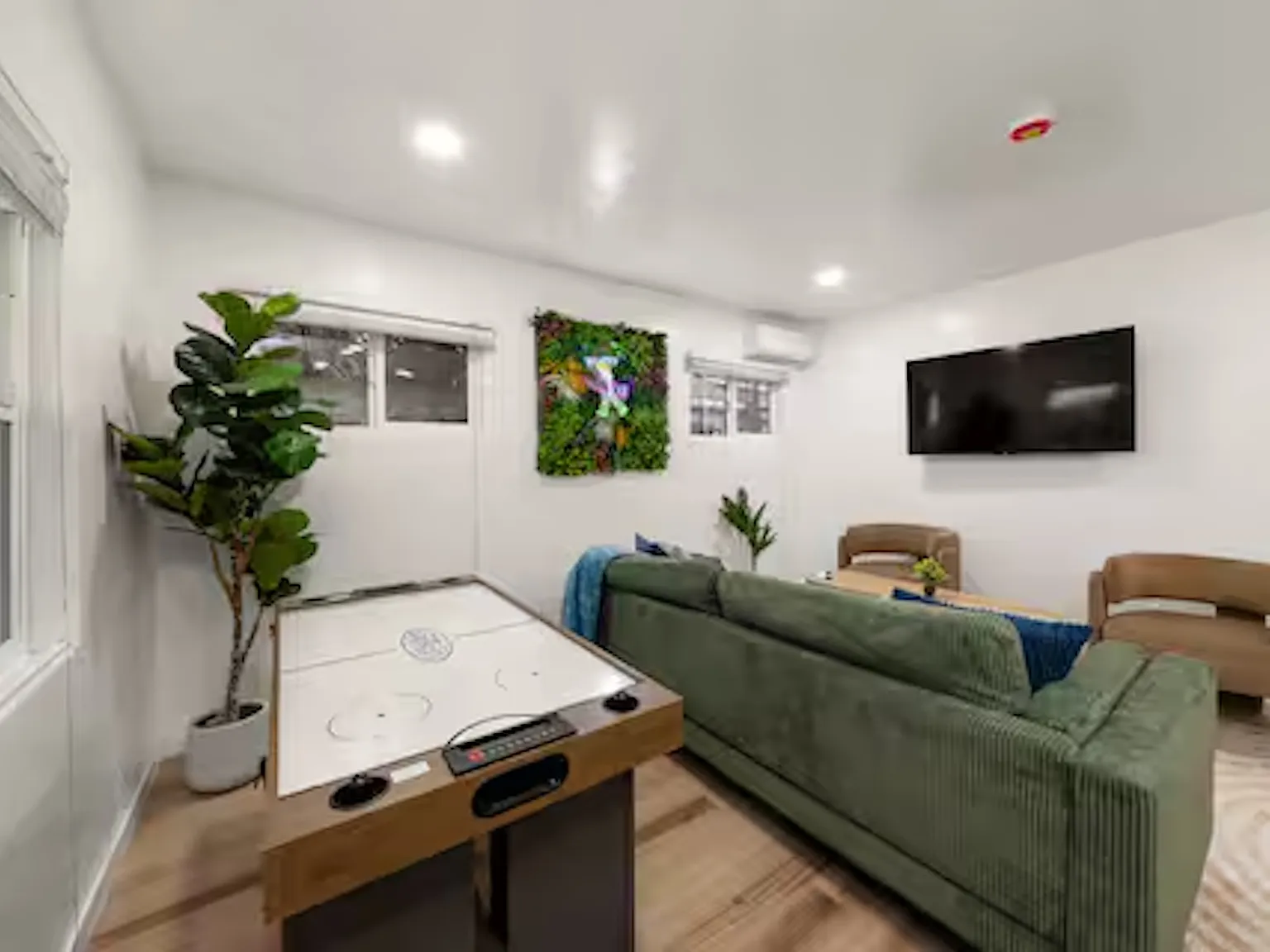 1260 Law St — Photo 3