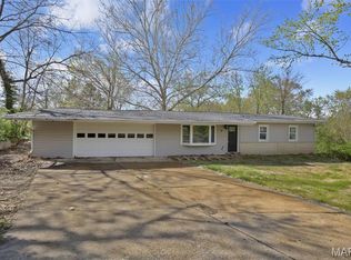 6 Wren Ln, Fenton, MO 63026