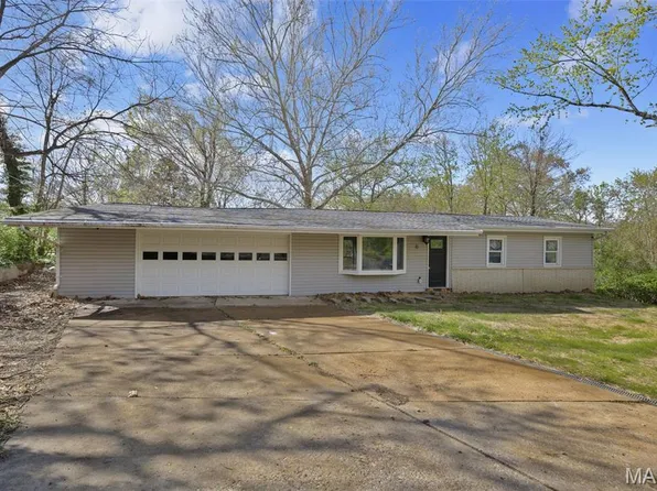 6 Wren Ln, Fenton, MO 63026