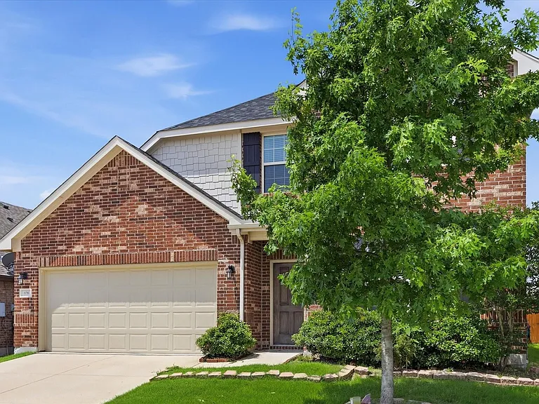 808 Bird Creek Dr — Photo 2