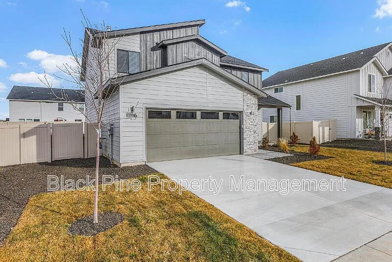 4 bed, 2.5 bath, 2125 sqft, $2,600 — Photo 2