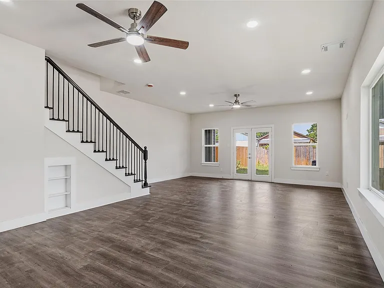 8027 Virgil St — Photo 11