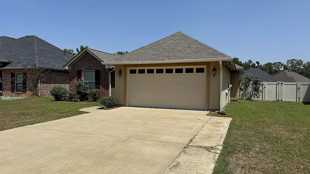 4 bed, 2019 sqft, $2,600 — Photo 2