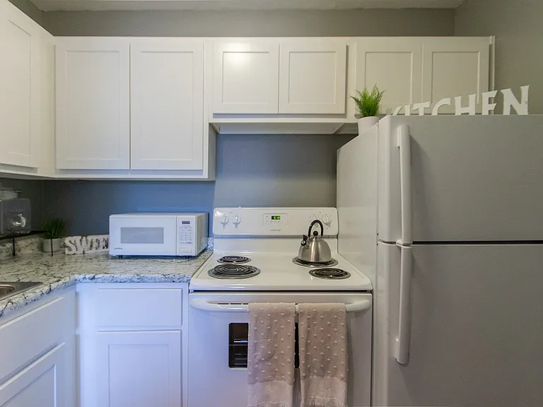 Romaine Court — Photo 42