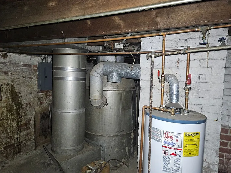 2424 Broadway St — Photo 17