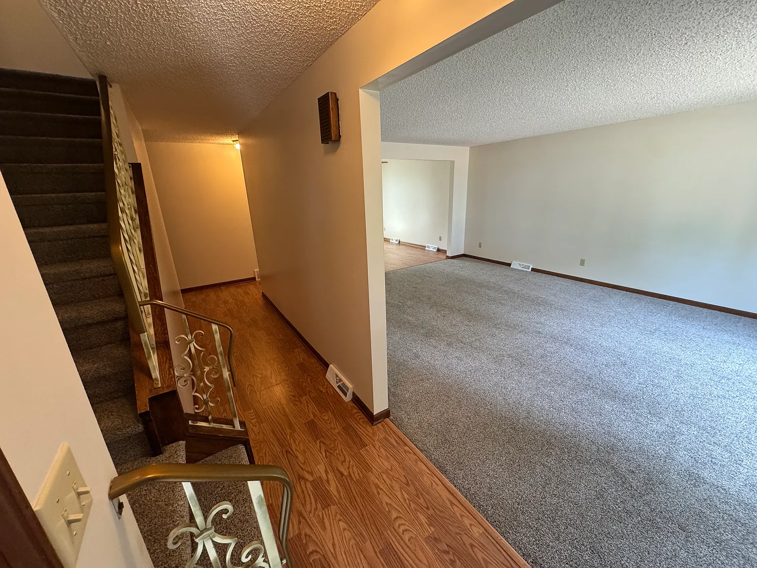 2 bed, 1.5 bath, 1080 sqft, $1,460 — Photo 2