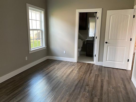 3rd image of 5986 Commons Ln NE