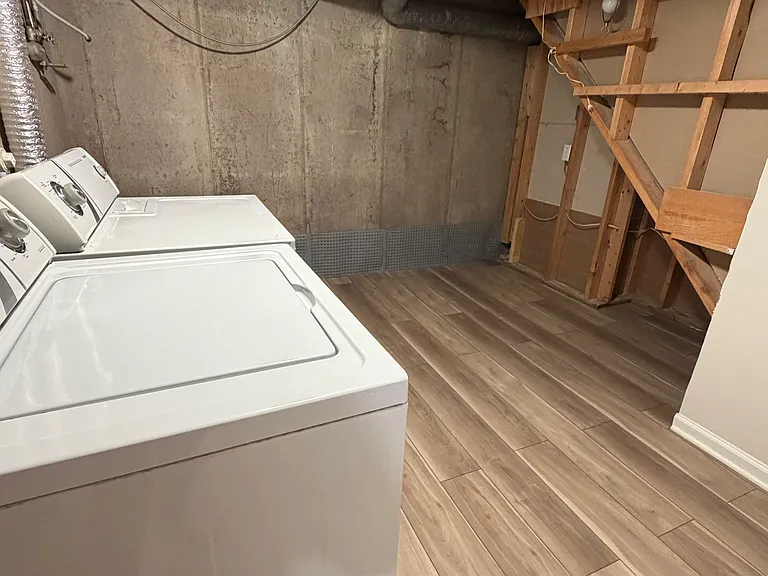 464 Quan Ave — Photo 15