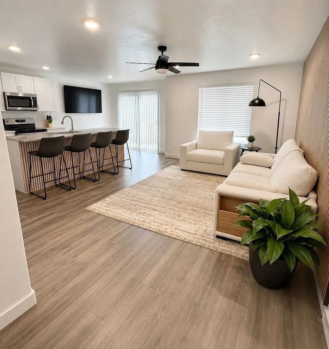 3 bed, 2.5 bath, 2187 sqft, $2,300 — Photo 2