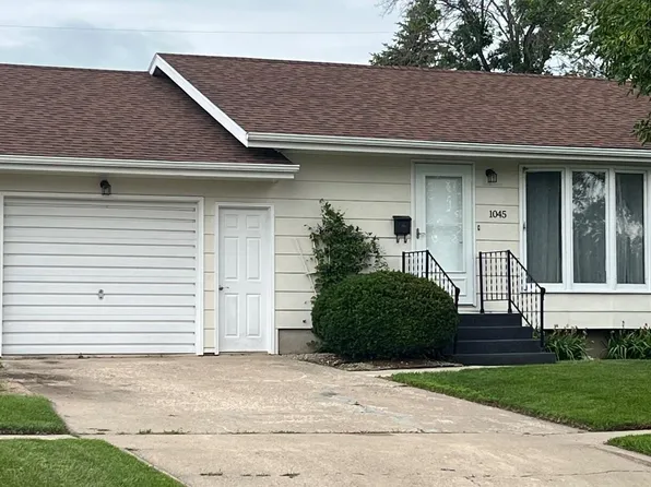 1045 6th Ave NE, Valley City, ND 58072