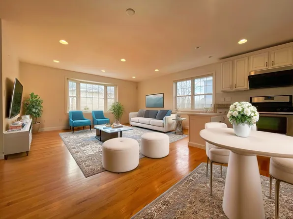 12 Naviens Ln #1, Waltham, MA 02453