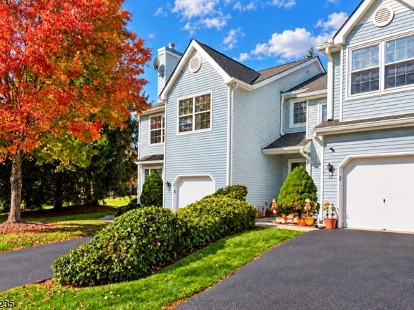 10 Willow Cir, Hamburg Boro, NJ 07419