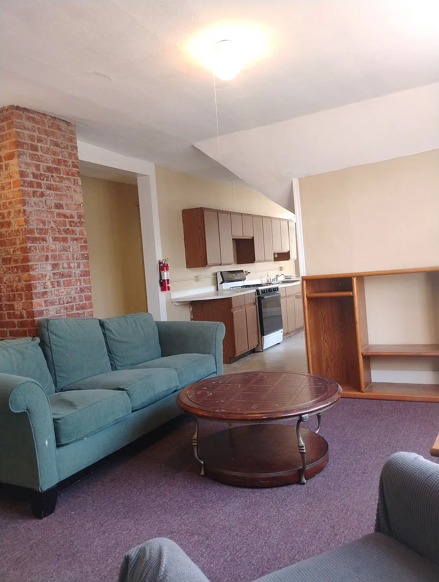 Building Photo - 80 Elm St #3
