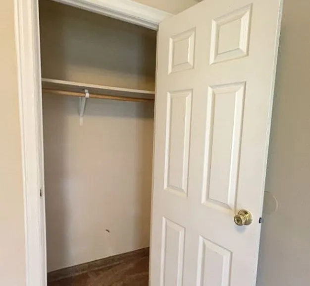 311 N Highland Dr — Photo 17
