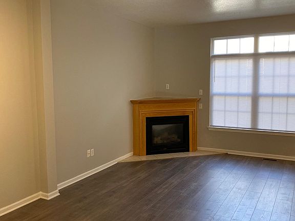 5th image of 909 Creekwood Ln #909