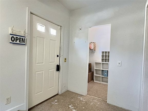 5th image of 75 Delamaine Dr