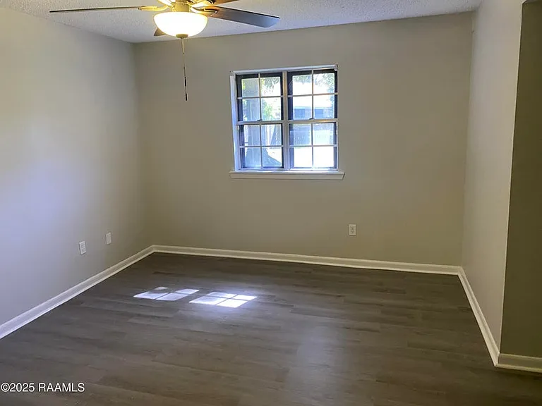 815 College Dr — Photo 8