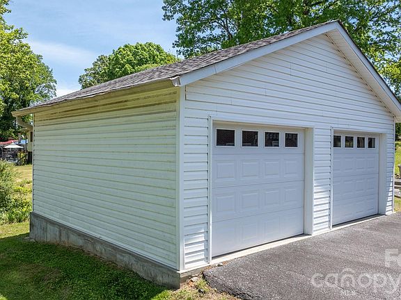 3rd image of 406 Swanson Dr SW
