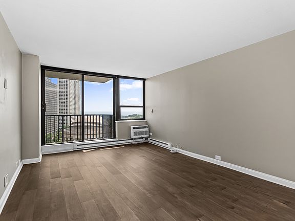 2nd image of 2740 N Pine Grove Ave APT 14G