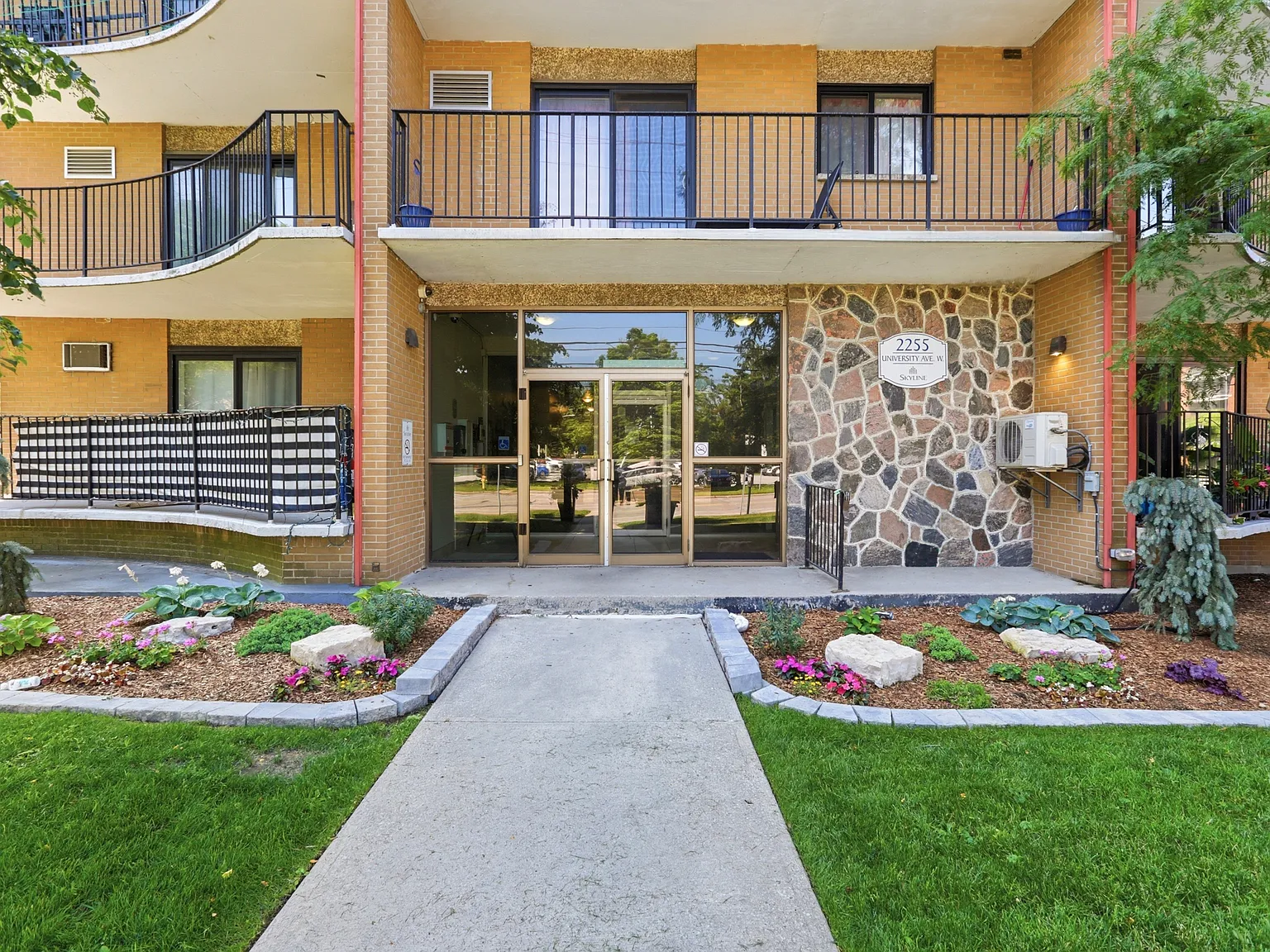 University Tower Apartments — Photo 4