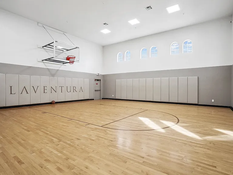 La Ventura Apartments — Photo 14