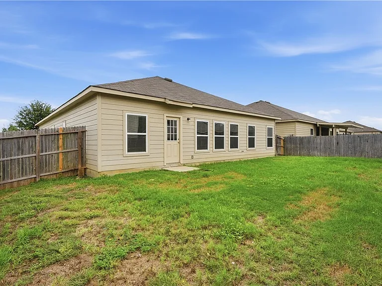 140 Fabarm Ln — Photo 26