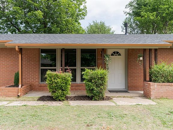 3rd image of 2749 SW 46th Pl