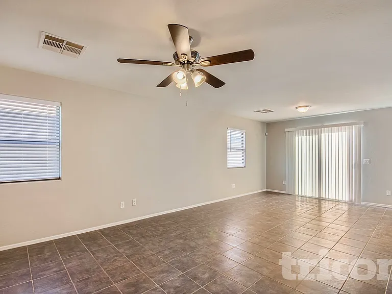 13301 E Primrose Ln — Photo 5