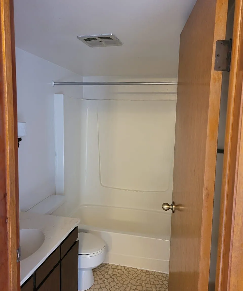 1 bed, 800 sqft, $1,100 — Photo 4