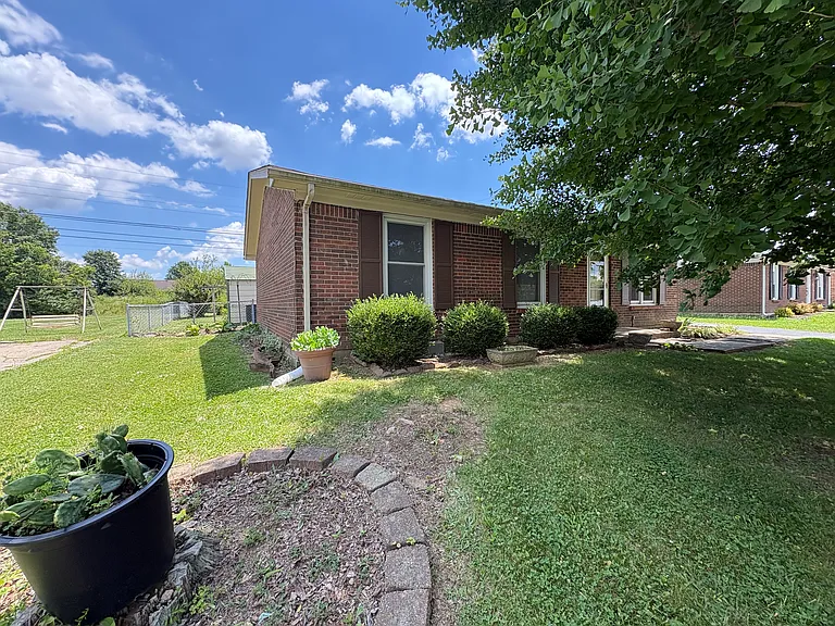 Valley View Dr — Photo 2