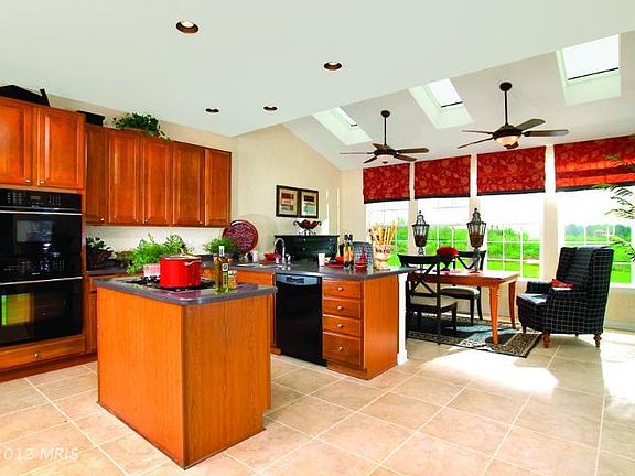 2nd image of 523 Montclair Ct