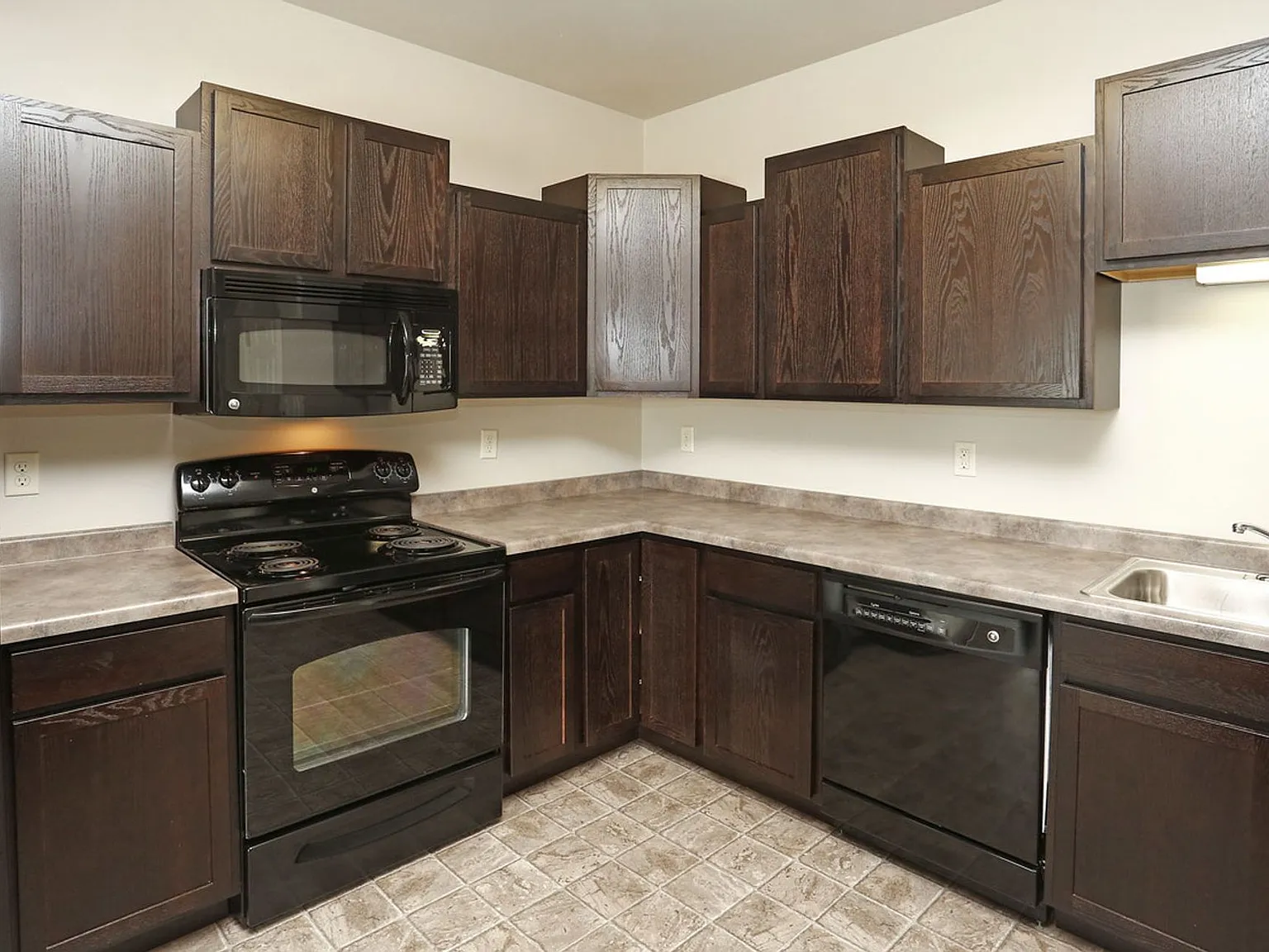Crystal Creek Apartments — Photo 3