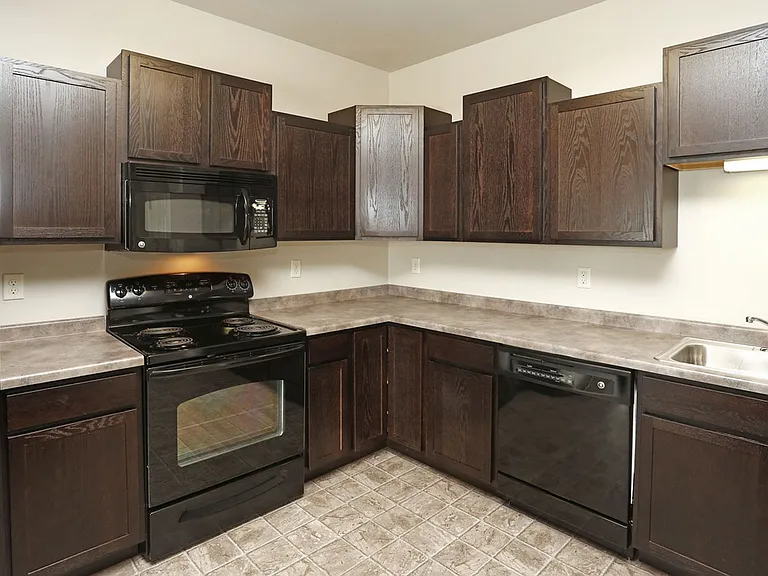 Crystal Creek Apartments — Photo 2