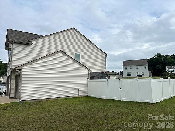 2nd image of 714 Lexington Dr #52