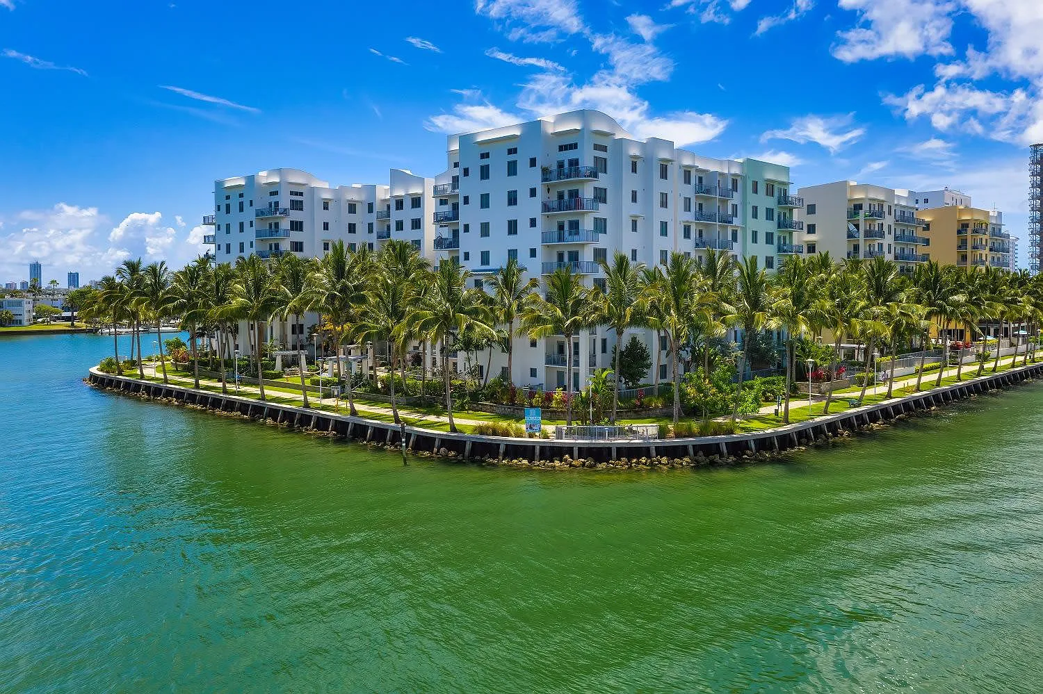Moda North Bay Village — Photo 1