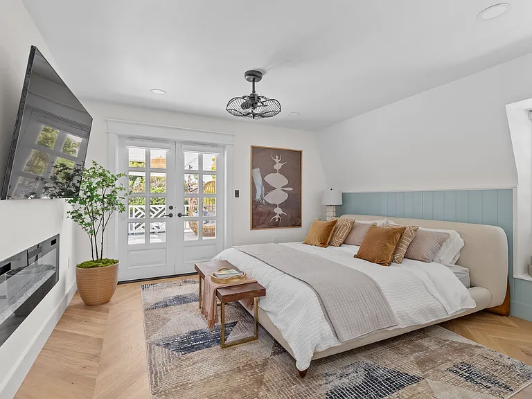 3335 E Ocean Blvd — Photo 4