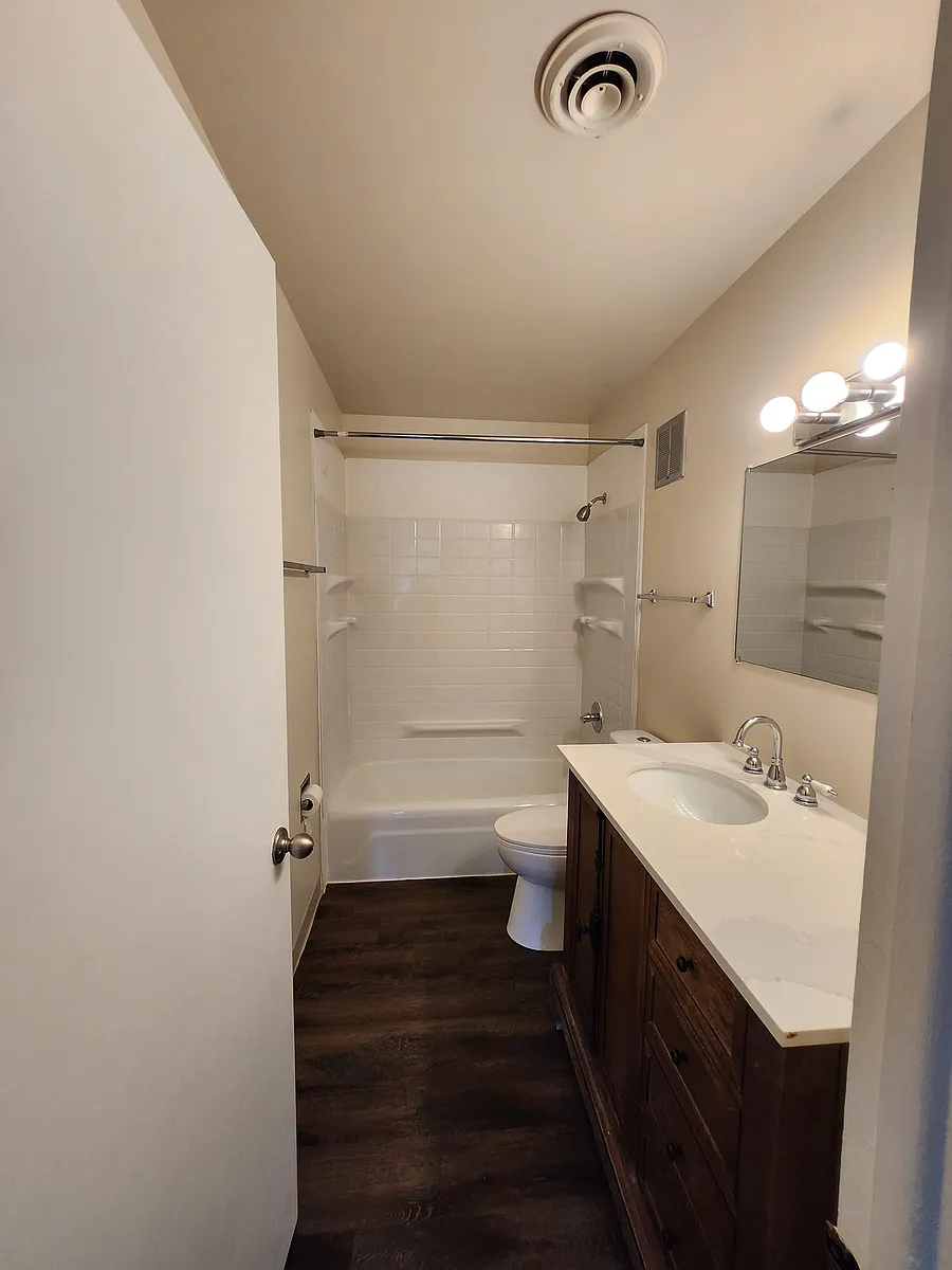 SVApts-2 Bed Bathrm_07122024 - 402 Glendale Blvd