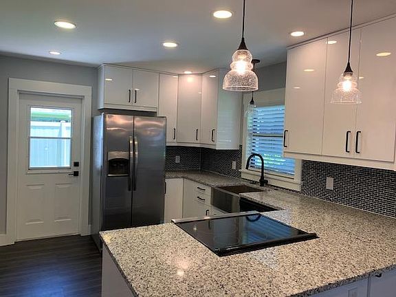 3rd image of 509 Palm Dr #A