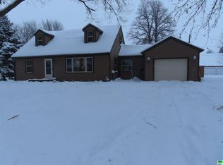 1317 14th St, Hawarden, IA 51023